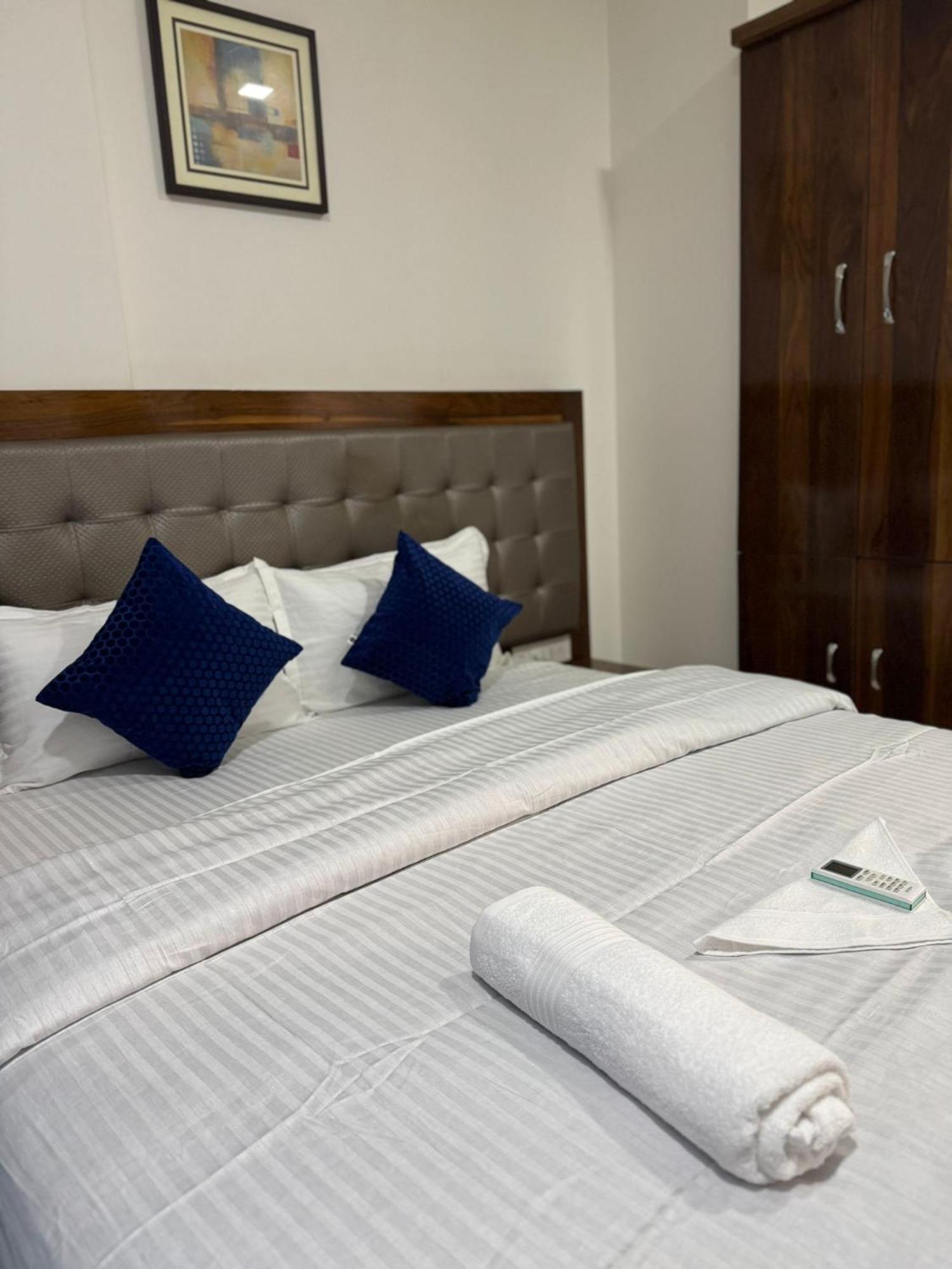Luna Spaces- Near Mumbai International Airport Bombaim Exterior foto