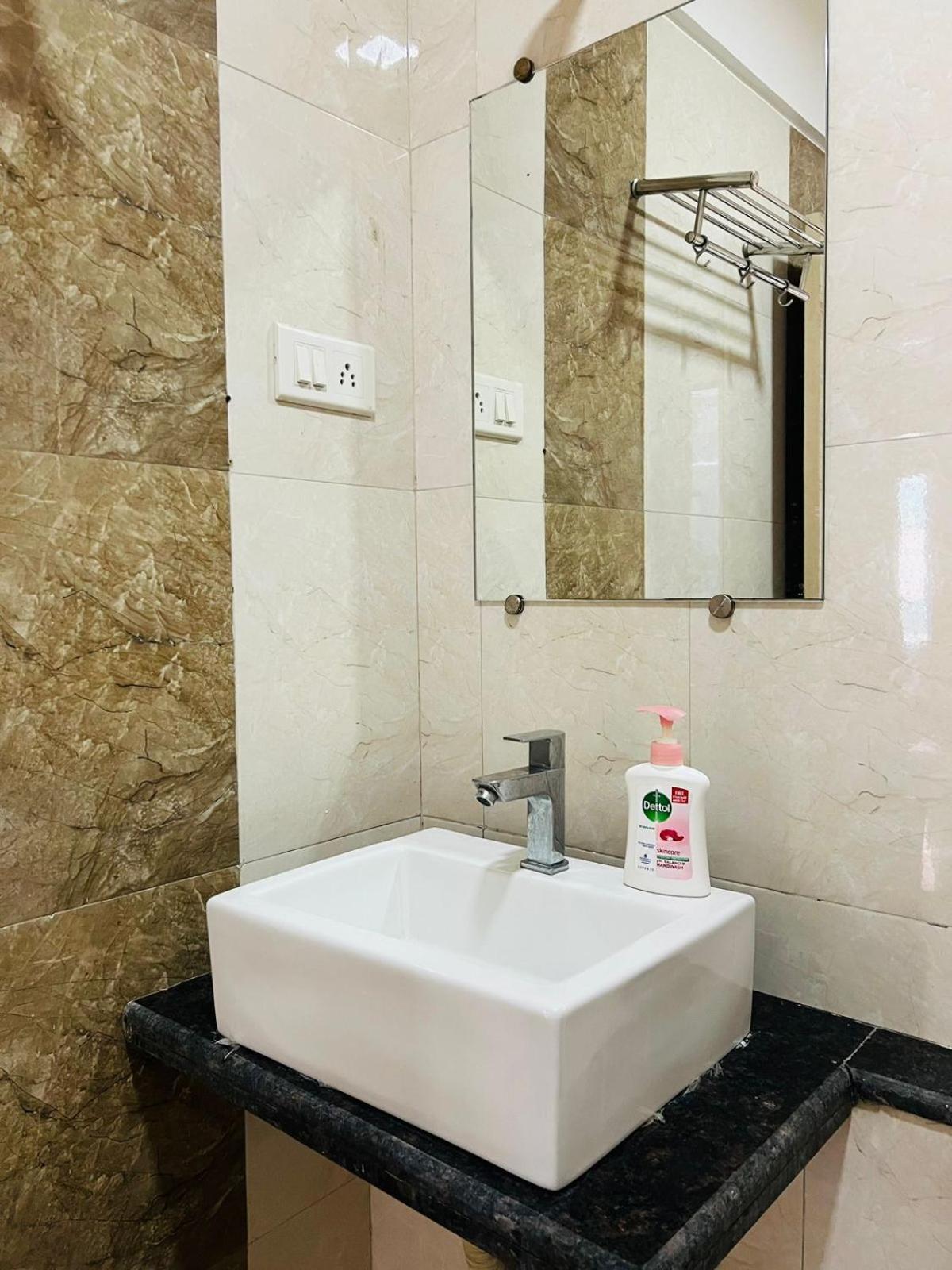 Luna Spaces- Near Mumbai International Airport Bombaim Exterior foto