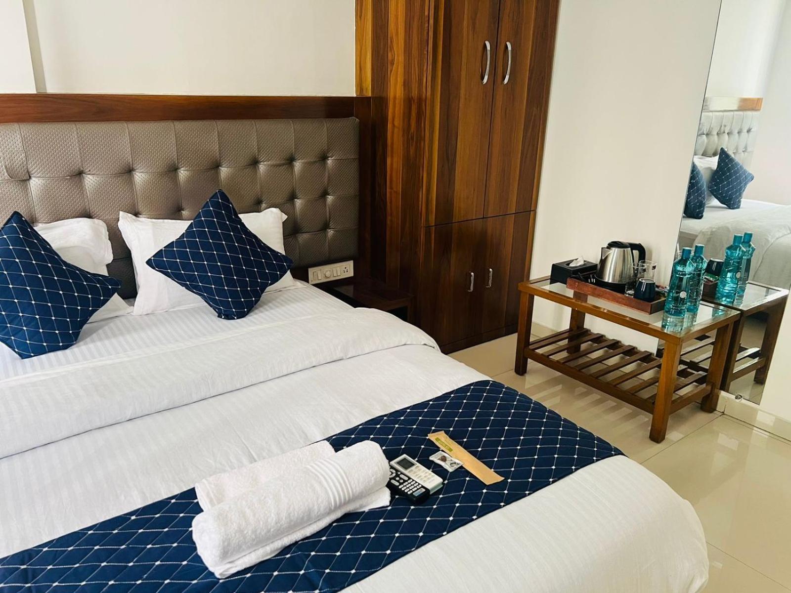 Luna Spaces- Near Mumbai International Airport Bombaim Exterior foto